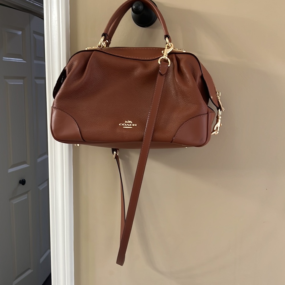 Small size coach purse pretty brown color used once or twice looks like new - Picture 2 of 9